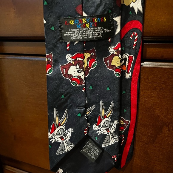 Warner Bros. Looney Tunes Christmas Tie - Picture 4 of 5